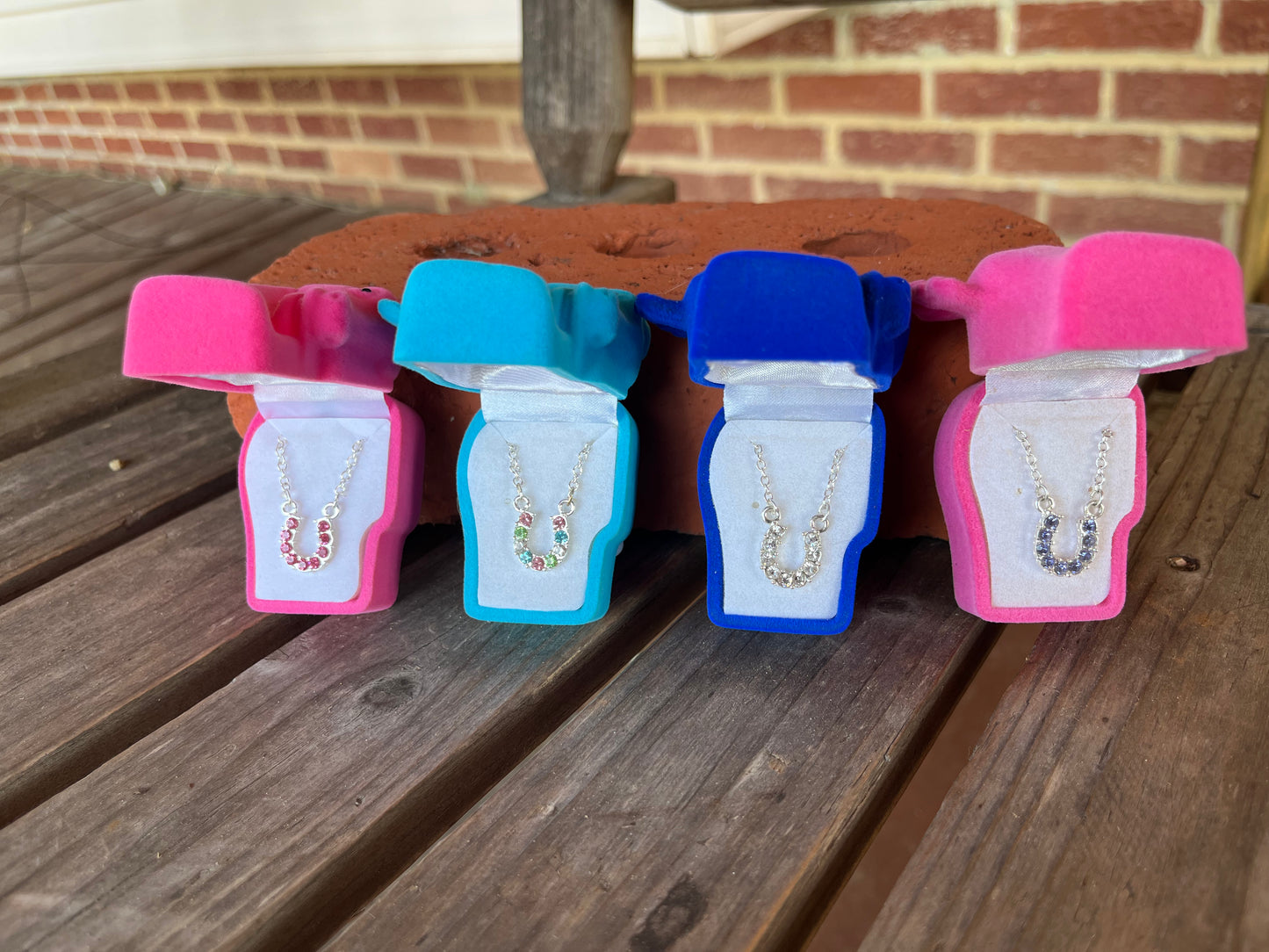 Horseshoe Necklaces!