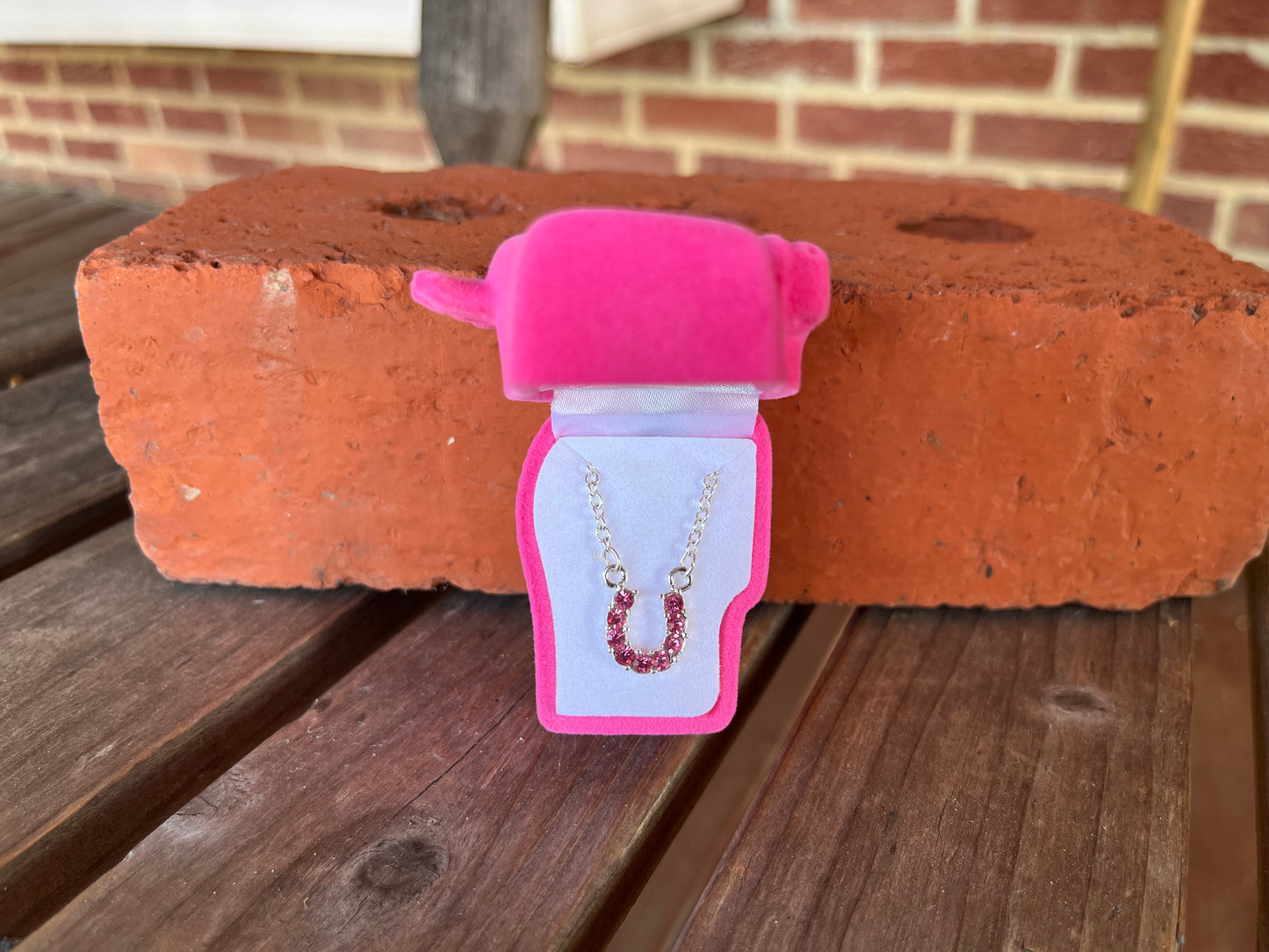 Horseshoe Necklaces!